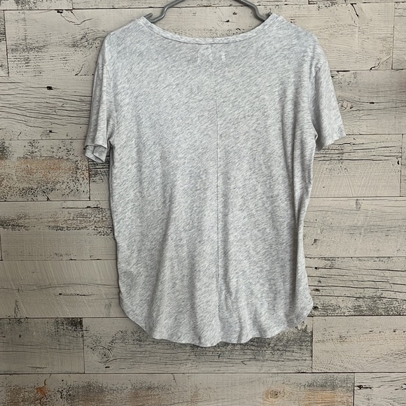 Abercrombie and Fitch women’s t-shirt. Size small - Picture 3 of 3